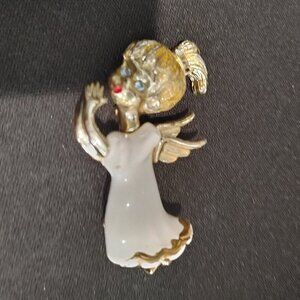 Beatrix Vintage Angel Brooch Pin Gold White